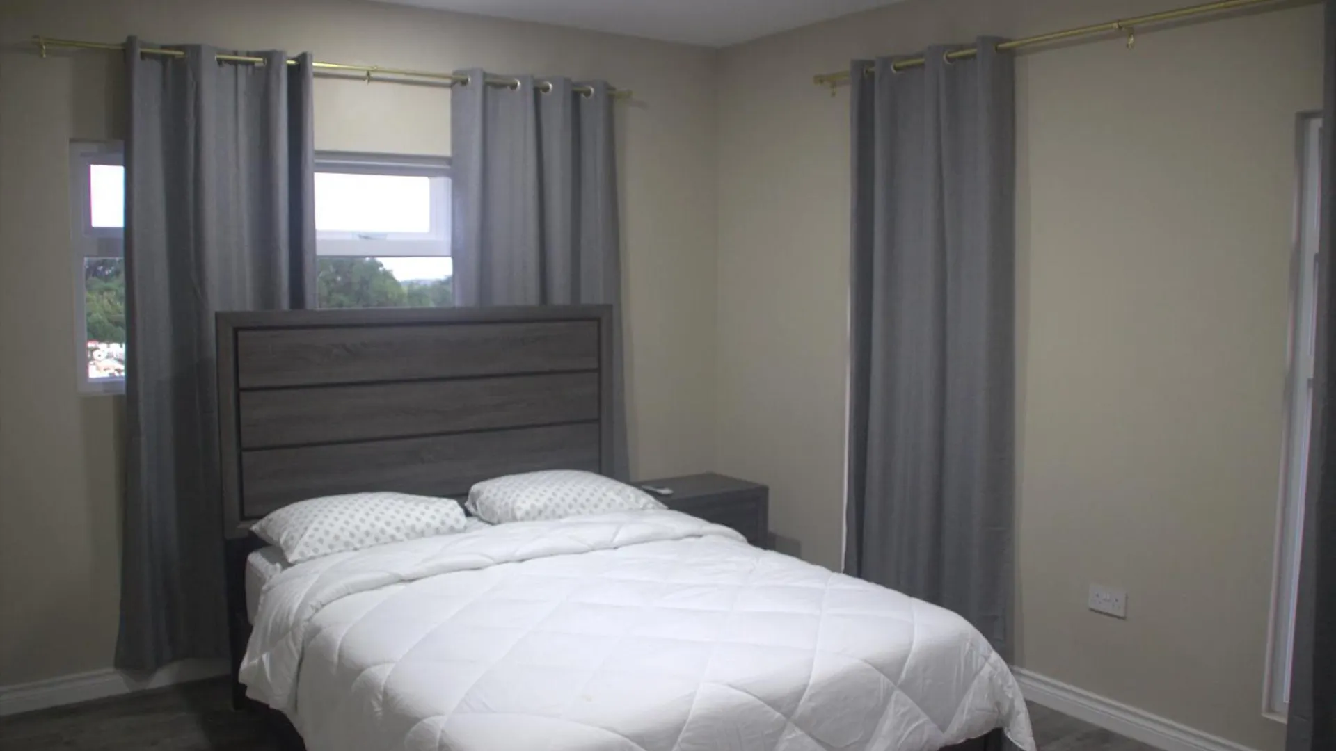 La Baye Gardens Room 3 Clabony